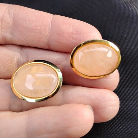 Elegant Vintage Oval Gold Tone Like Peach Moonstone Clip-on Earrings - Picture 1 of 6